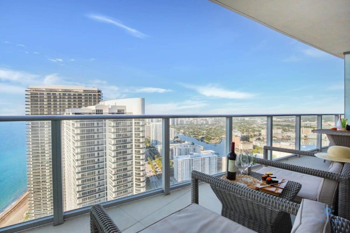 Upper Level Penthouse - Amazing Views Beach & Intracoastal Apartment Hollywood Bagian luar foto