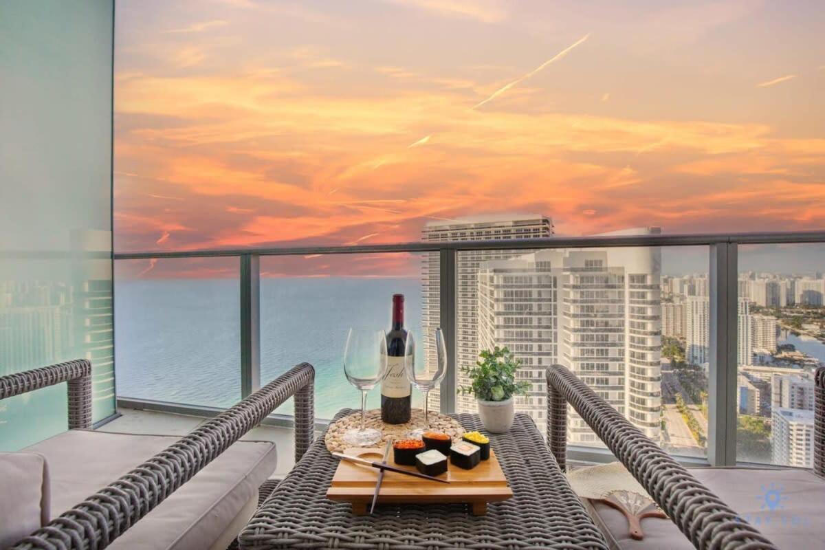 Upper Level Penthouse - Amazing Views Beach & Intracoastal Apartment Hollywood Bagian luar foto