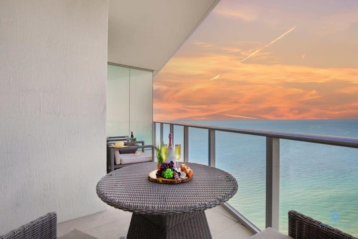 Upper Level Penthouse - Amazing Views Beach & Intracoastal Apartment Hollywood Bagian luar foto