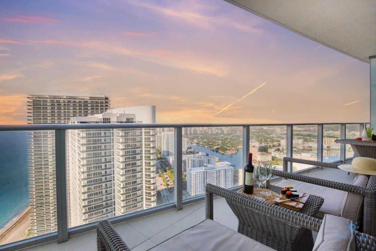 Upper Level Penthouse - Amazing Views Beach & Intracoastal Apartment Hollywood Bagian luar foto