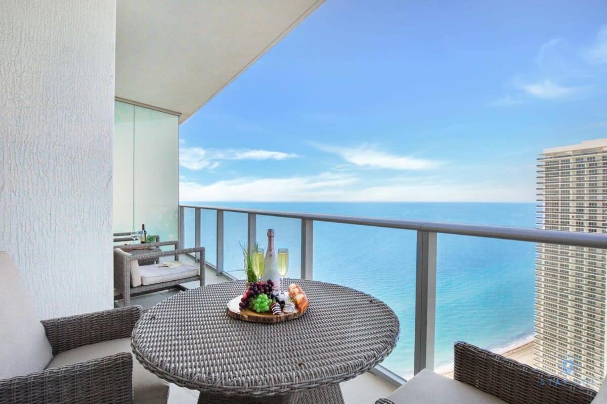 Upper Level Penthouse - Amazing Views Beach & Intracoastal Apartment Hollywood Bagian luar foto